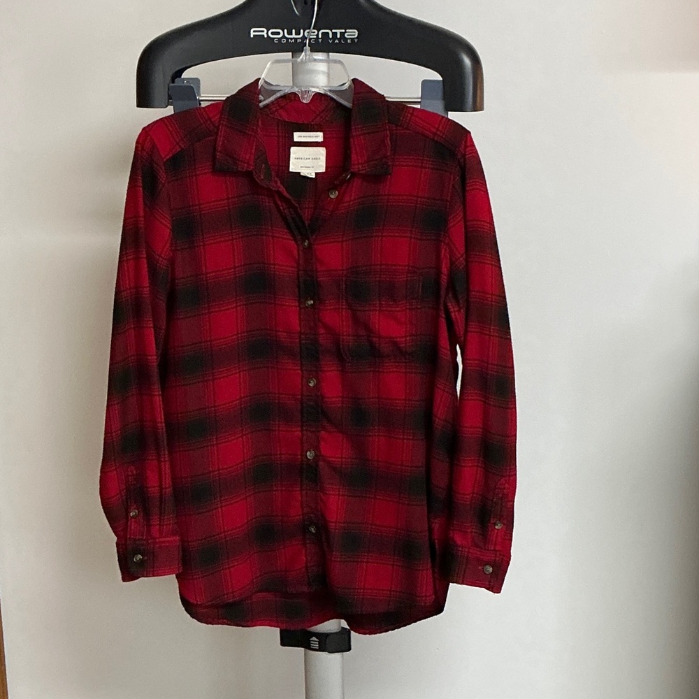American Eagle Red and Black Soft Flannel Button Down Shirt, Sz M